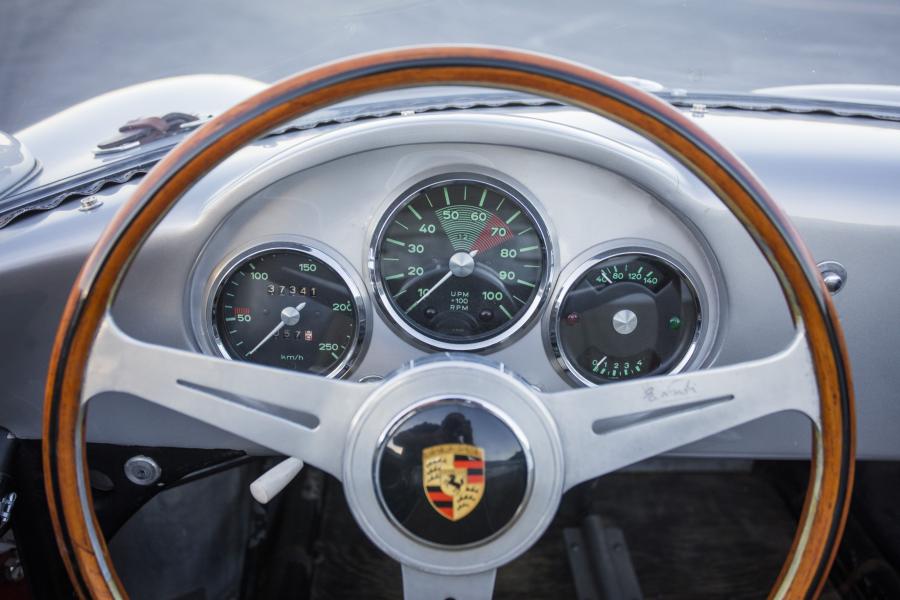Панель приборов Porsche 550A Spyder 1956 года  (фото 18 из 25)